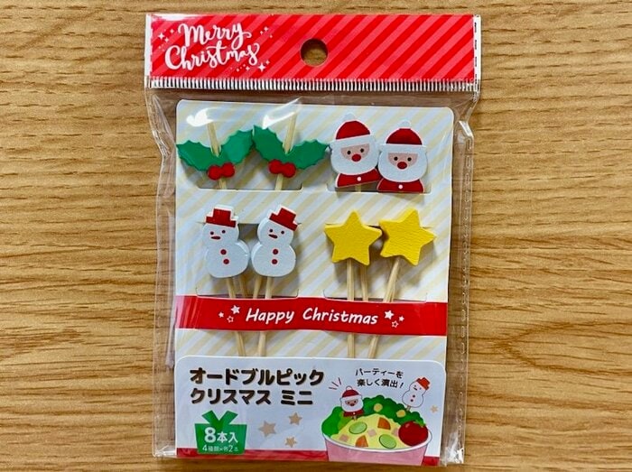 サンタクロース、ヒイラギ、ゆきだるま、星の4種類入り