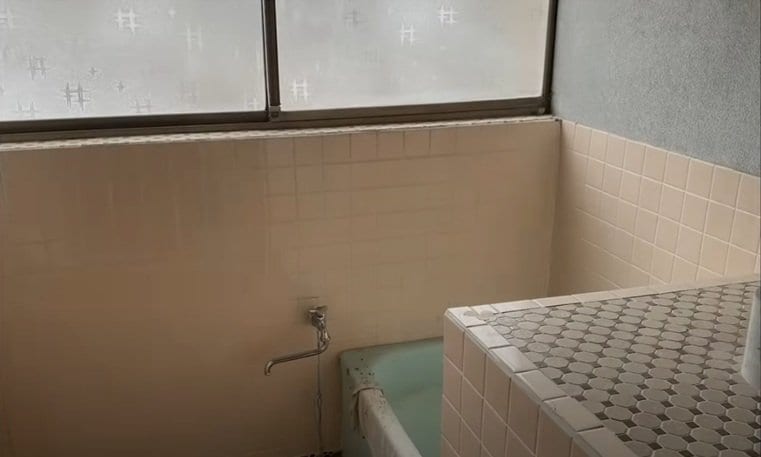 【築100年超古民家DIY】昭和感溢れる浴室が“ホテルのようなモダンな浴室”に大変身！