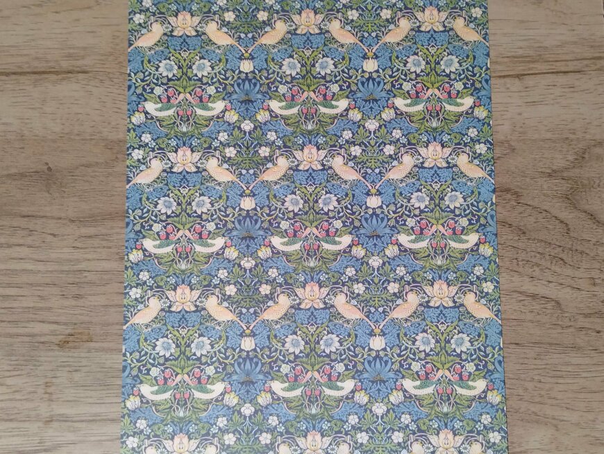 筆者撮影（セリア、A4コラージュペーパー ウィリアム・モリス）