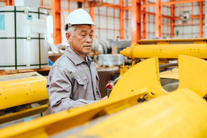 【65歳以降も働くか迷っている方へ】高齢者の就業率は25.7％・就業者930万人に「厚生年金と国民年金の平均月額」はいくら？働くときに気をつけたい年金の減額ラインも