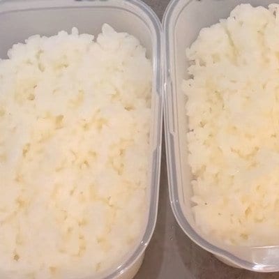 【妻が夫に作る2種類の冷凍弁当】おかずをドドンとのっけた鮭弁当＆トンテキ弁当が「最高」と話題！