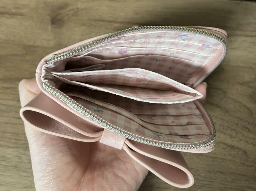 筆者撮影（しまむら、婦人　財布（青木美沙子×サンリオキャラクターズ））