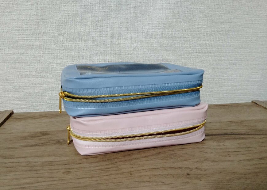 筆者撮影（セリア、クリア窓付ポーチ ニュアンスカラー）