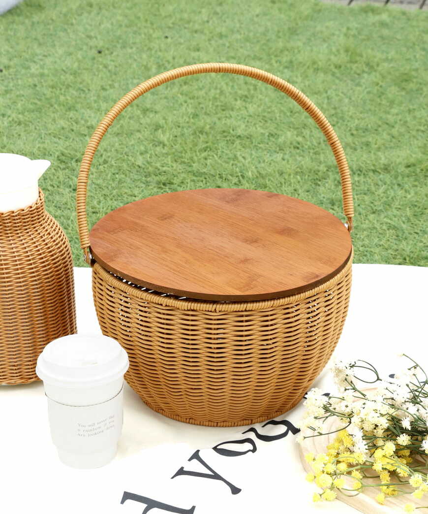 出所：パルグループ公式ファッション通販サイト 3COINS 【Natural Picnic】丸型PPラタンバスケット
