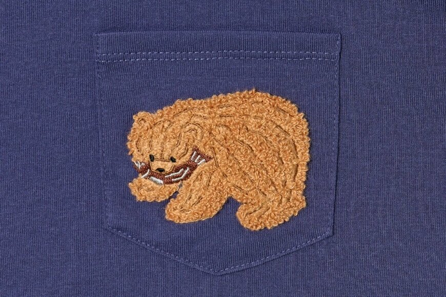 　出所：ブルーブルーエジャパン株式会社　木彫りのクマサガラTシャツ