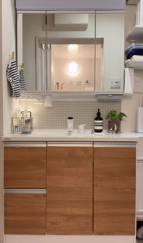 【建売住宅DIY】これはカッコいい！〈ナチュラルな洗面所〉→シート貼り替えDIYで〈高見え空間〉に大変身！