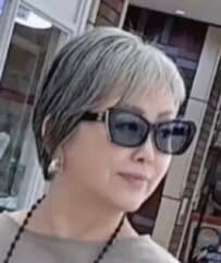 【60代マダム】アシンメトリーなトップスをおしゃれに着こなす！洗練された大人のモードスタイルに「かっこいい！」「素敵」の声