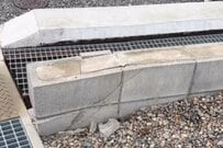 車がぶつかって壊れたブロック塀→2児パパがDIYで新しいブロック塀に大変身「丁寧ですね！」と絶賛の声