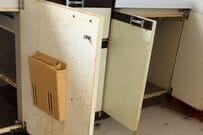 【中古戸建DIY】10万円で買った激安戸建の古びたキッチンをスチームモップで綺麗に！頑固な汚れと錆を落としてスッキリ