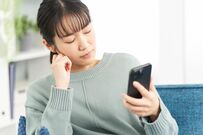 妹の電話中に祖母が出した「カンペ」　彼氏とのケンカへの的確すぎる助言に笑ってしまう