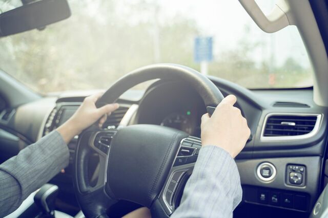 急いで車に乗った女性の「うっかりミス」　タンブラーと間違えて持ち込んだものに笑ってしまう
