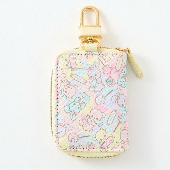 便利な360°回転カラビナフック付き