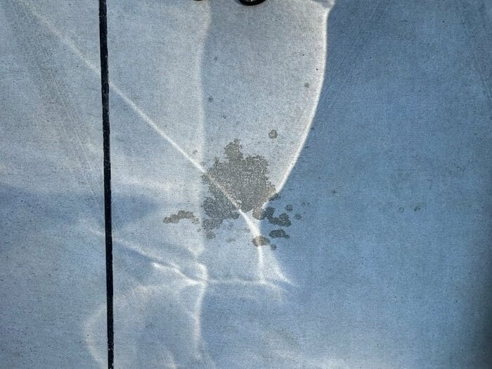 フロント部分を拭いた後に絞ると、これだけの水滴が…!