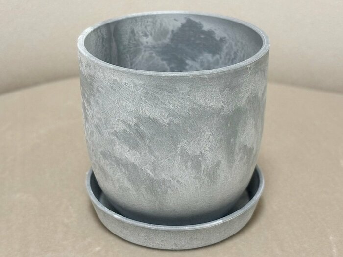 ミニプランターの内側もストーン風になっていて、税込110円