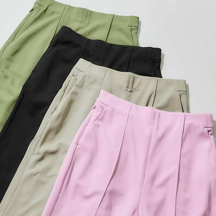 きちんと感が演出できるピンタックパンツ