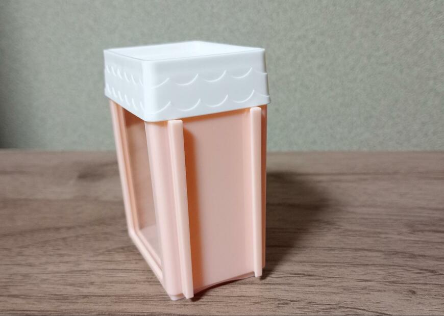 筆者撮影（セリア、おうち型連結ディスプレイケース ノスタルジー）