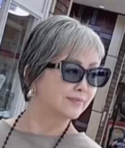 【60代マダム】アシンメトリーなトップスをおしゃれに着こなす！洗練された大人のモードスタイルに「かっこいい！」「素敵」の声