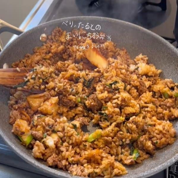 妻が夫に作る「食欲を刺激する」タッパー弁当　おいしそうなチャーハンがたまらない…