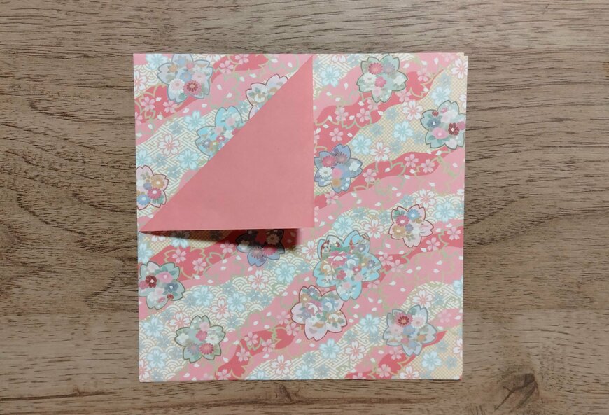 筆者撮影（ダイソー、両面和風ちよ紙2（60枚＋32枚、増量））