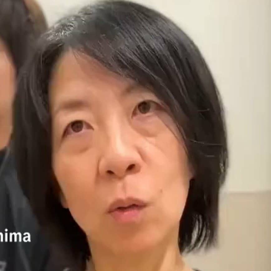 【大成功イメチェン】うねり、跳ね、後ろの髪が暑い…悩みの多い女性が分け目なしくびれショートへイメチェン！仕上がりに笑顔！