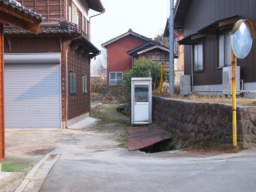 鳥取県西部の町で見つけた「謎のボックス」　レトロな機材や使用用途を知る方々からの声が続出