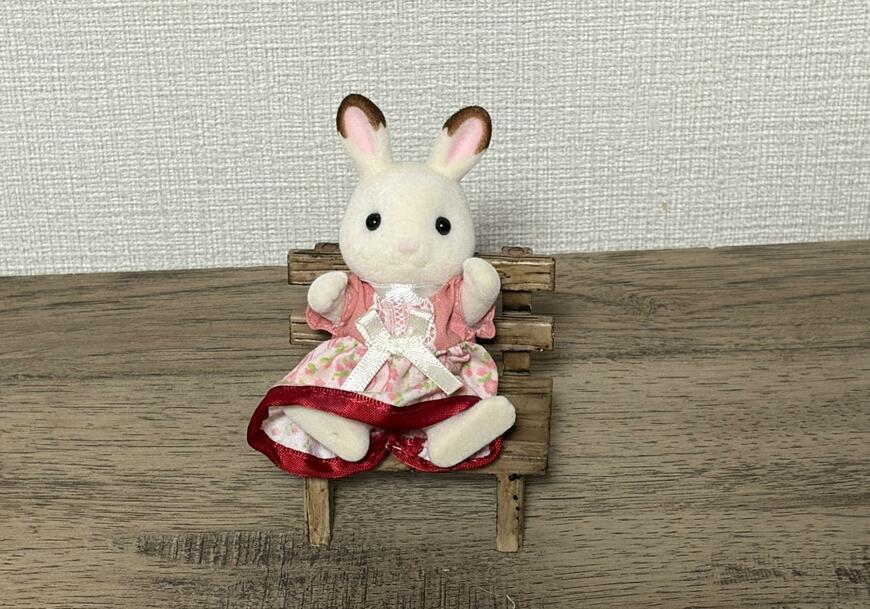 筆者撮影（ダイソー、インテリアオブジェ（ベンチ））