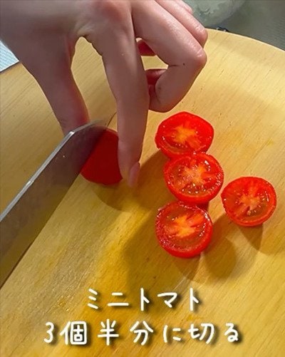 「この断面、完璧すぎる!」同棲中の彼に作る〈ハンバーグ&卵サンド弁当〉が美味しそう