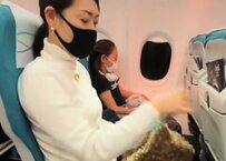 飛行機で通路側の席に座る人は必見！元CAが語る座席の仕様に「初めて知りました！」「使ってみたい」