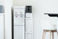 ウォーターサーバー備え付けの「紙コップ」に強烈な違和感　「不思議な形状のコップ」に思わず二度見