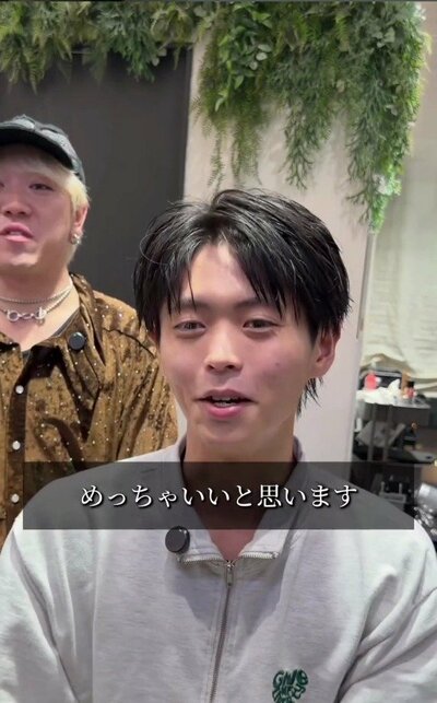 上にボリュームが出た、爽やかなショートスタイル