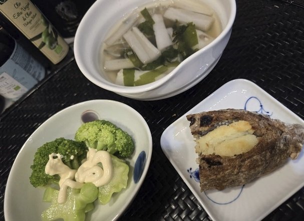 「ねいも」と「蓴菜」の煮野菜が美味しそう！高橋英樹、定期健診後の体に優しい朝食を公開