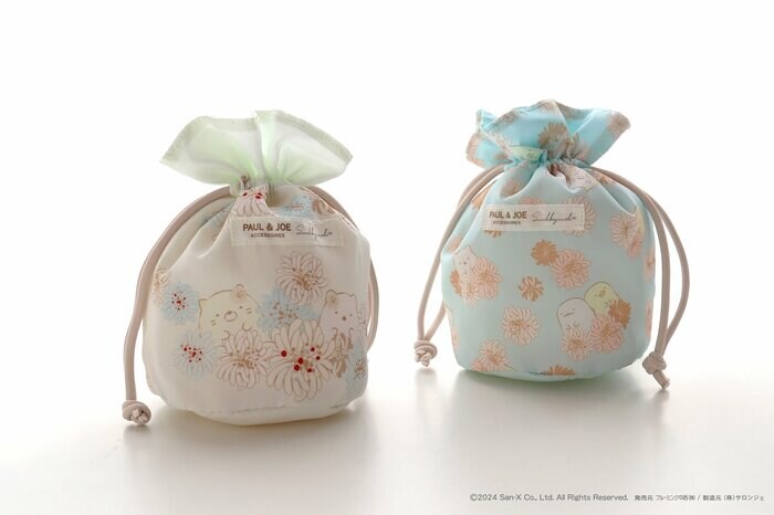 クリザンテームからすみっコたちが覗いている愛らしい姿をデザインした巾着ポーチ