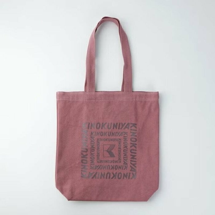 生地は風合いのあるコットン素材でナチュラルな雰囲気が魅力