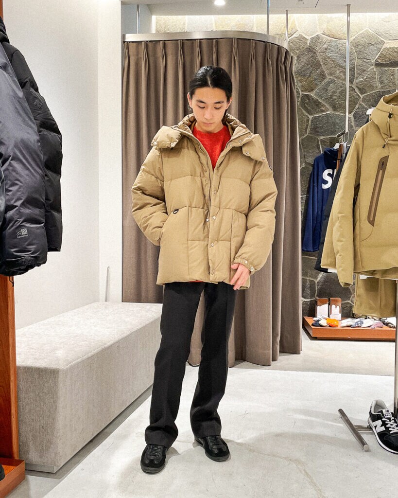 ダウンジャケット（Yeti）、ニット（Adam et Rope’）、ボトムス（Adam et Rope’）、シューズ（REPRODUCTION OF FOUND）/全てAdam et Rope’ 渋谷パルコ店