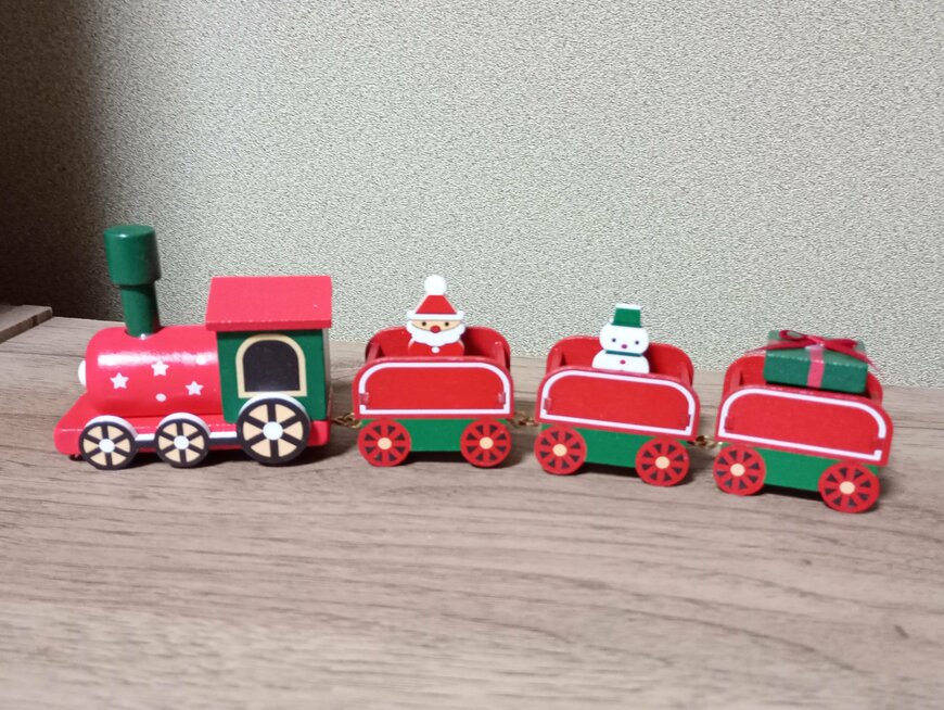 筆者撮影（ダイソー、クリスマス機関車（A））
