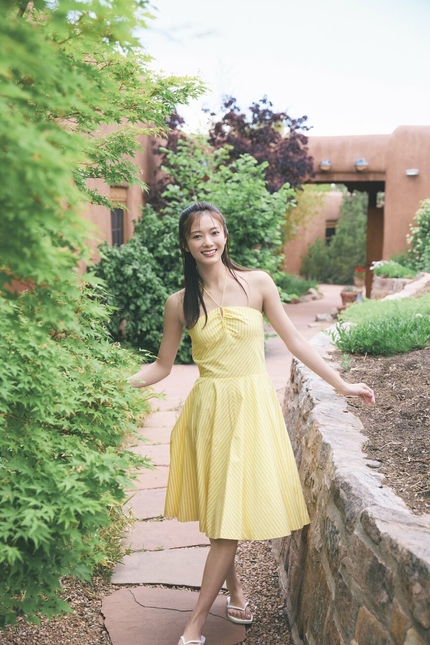 出所：株式会社講談社「櫻坂46田村保乃、2nd写真集『隣の席になりたい』から究極の“ギャップ萌え”が楽しめる全４種の裏表紙公開！秋元康氏がつづった帯文も！」