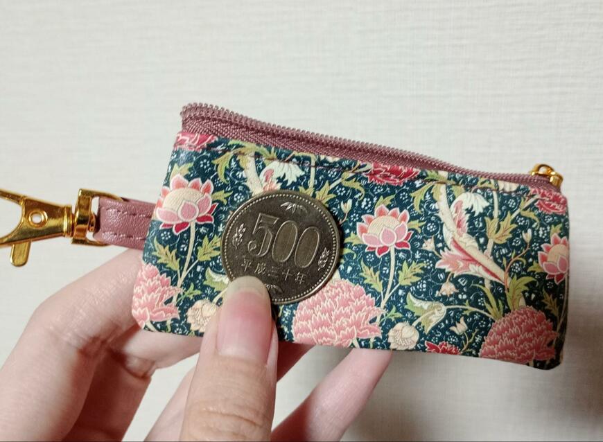 筆者撮影（セリア、スリムコインケース フック付 WM）