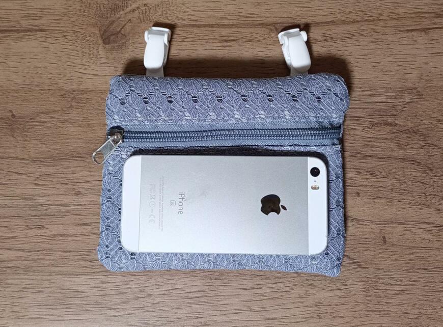 筆者撮影（ダイソー、移動ポケット横型 レース柄）