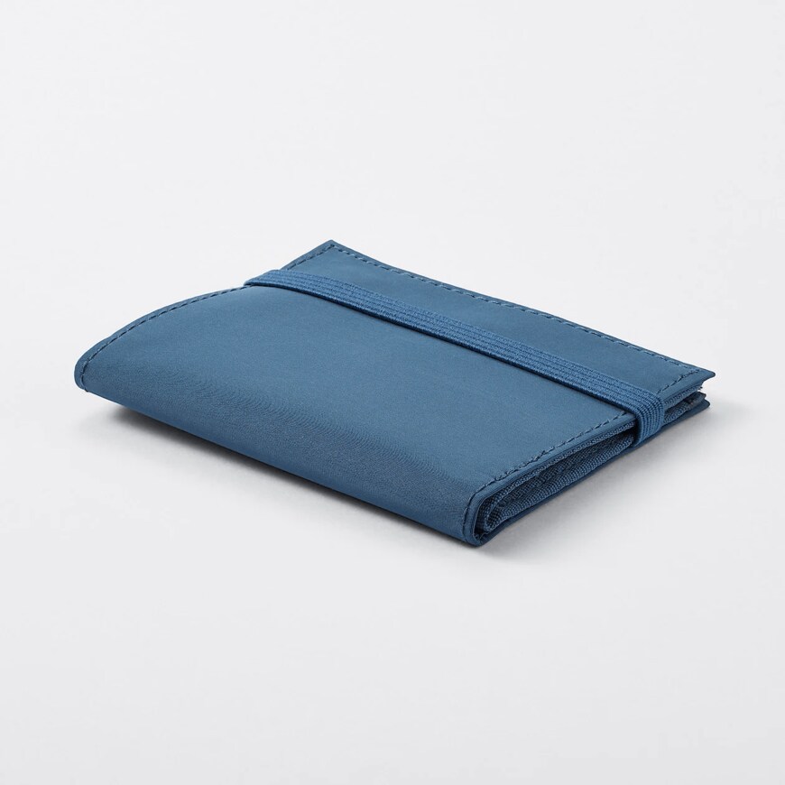 出所：無印良品 ネットストア ポリエステルトラベル用ウォレット ネイビー