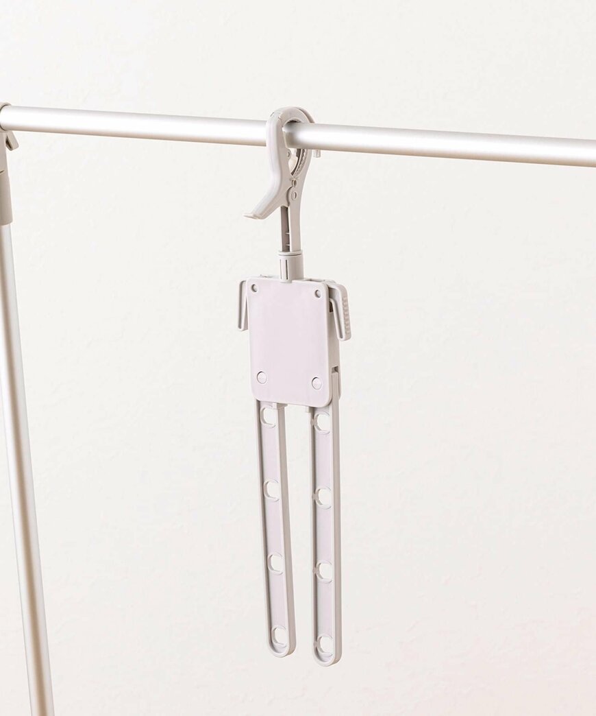 出所：3COINS公式　まとめ干しハンガー8本掛