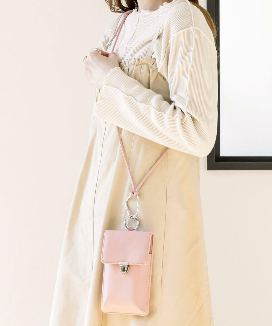 出所：パルグループ公式ファッション通販サイト 3COINS スマホショルダーバッグ