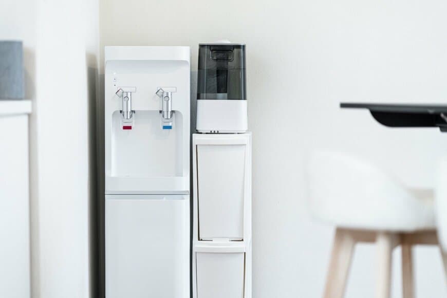 ウォーターサーバー備え付けの「紙コップ」に強烈な違和感　「不思議な形状のコップ」に思わず二度見