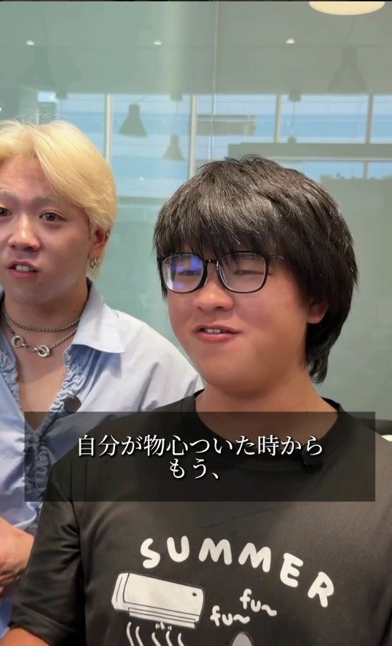 「20年間坊主なんです」という男性が、友人の勧めで初めてのパーマスタイルに