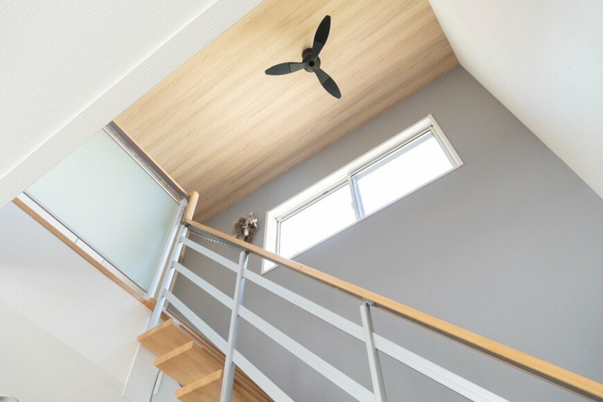 階段の吹き抜けの写真