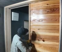 【158万再生】「男の秘密基地って感じ！」空き家のPC部屋〈入口〉→指紋認証で開く本棚風の"隠し扉"をDIY！ロマンあふれる仕掛けに大反響