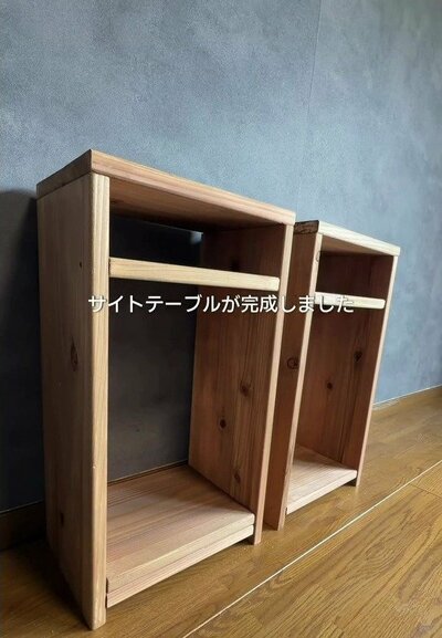 完成した杉板のサイドテーブル