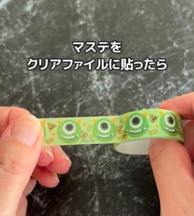 余りがちな〈クリアファイル〉 →お気に入りのマスキングテープで〈オリジナルケーブルホルダー〉を作る！「真似したい！」など称賛の声が続出