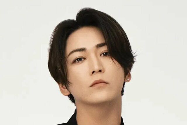 亀梨和也がドラマ撮影の合間に果実スムージーを手作りする裏側を公開。飲もうとした直後にスタッフから呼ばれる展開に笑ってしまう