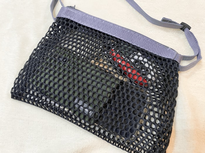 大きめのメッシュから中身が分かるので、何が入っているか一目瞭然！