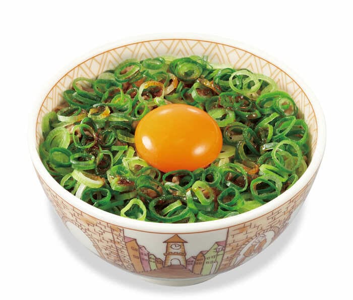 たっぷりの青ねぎと、すき家特製のピリ辛コチュジャンだれがおいしい定番商品